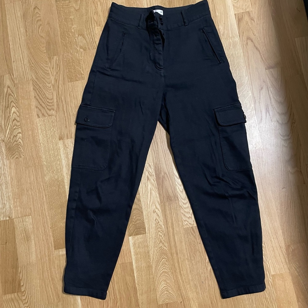 Aritzia Wilfred size 8 black cargo pants